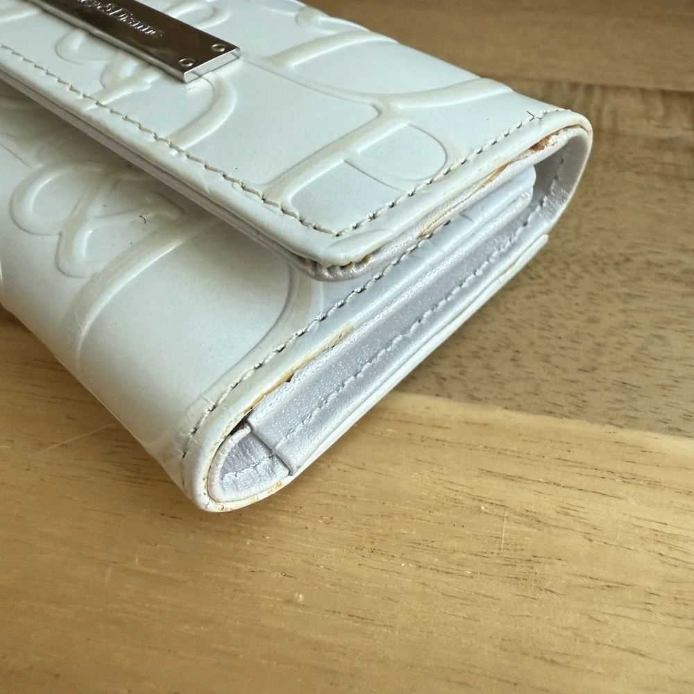 Pinky and Dianne Folding Snap Key Card Case Holder White‎ Leather Embossed Logo